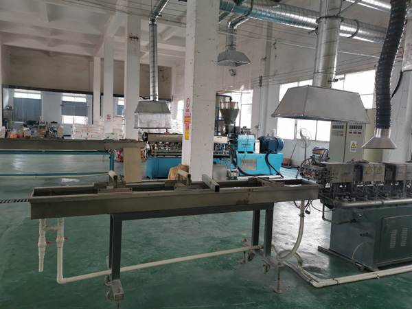 �M��ɫ�����l